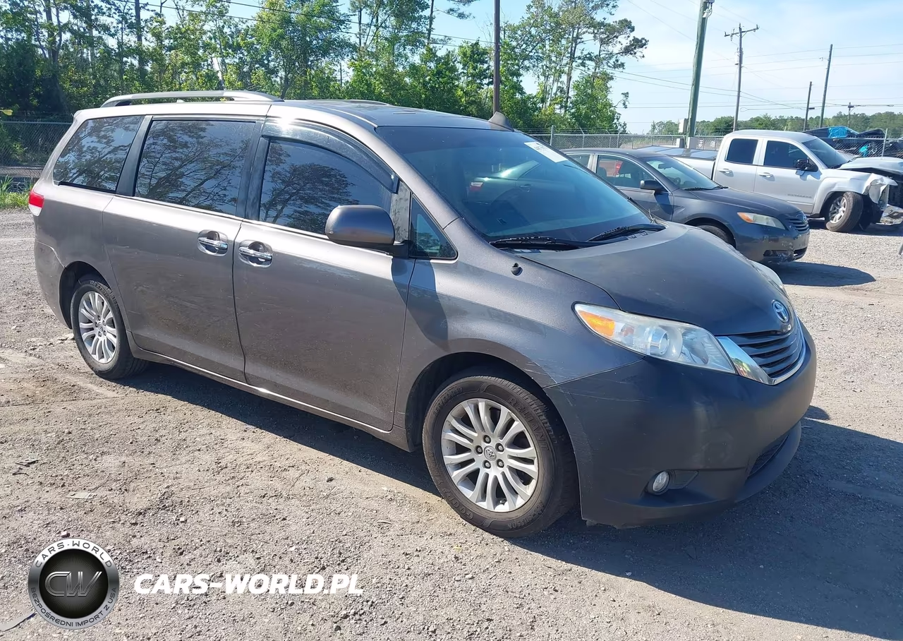 2014 Toyota Sienna Xle V6 8 Passenger
