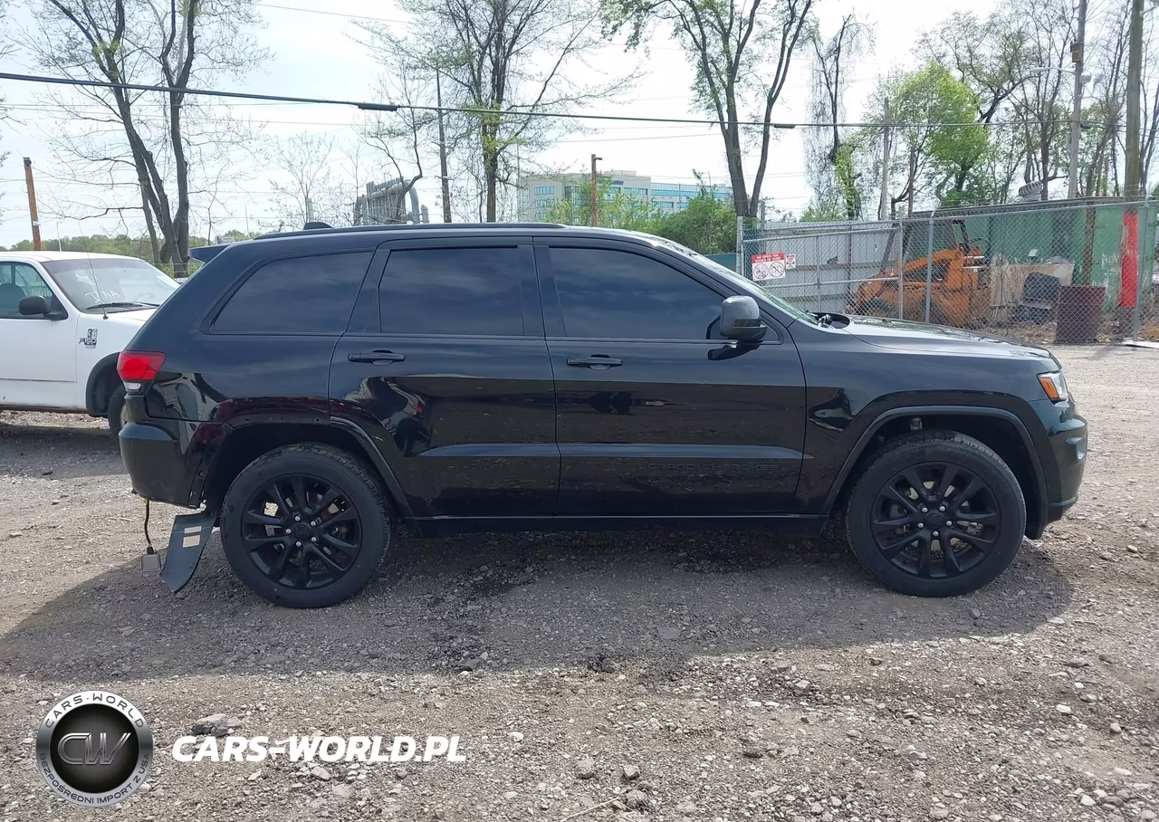 2020 Jeep Grand Cherokee Altitude 4X4 VIN:1C4RJFAG6LC271652 - 13