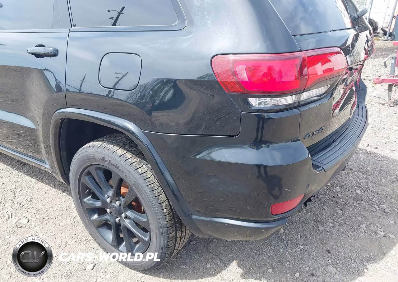 2020 Jeep Grand Cherokee Altitude 4X4 VIN:1C4RJFAG6LC271652 - 18