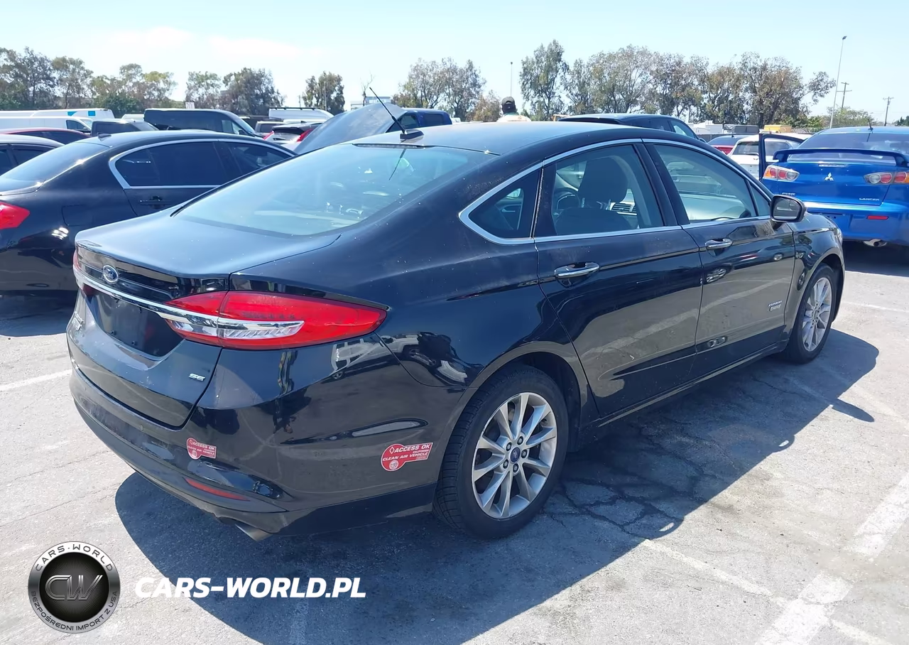 2018 Ford Fusion Energi Se Luxury VIN:3FA6P0PUXJR211695 - 4