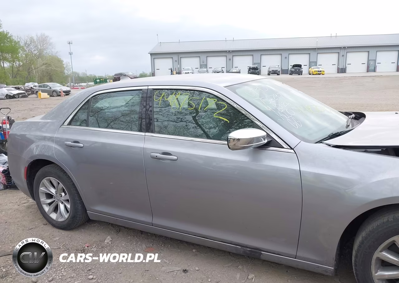 2015 Chrysler 300 Limited VIN:2C3CCAAG4FH756297 - 13