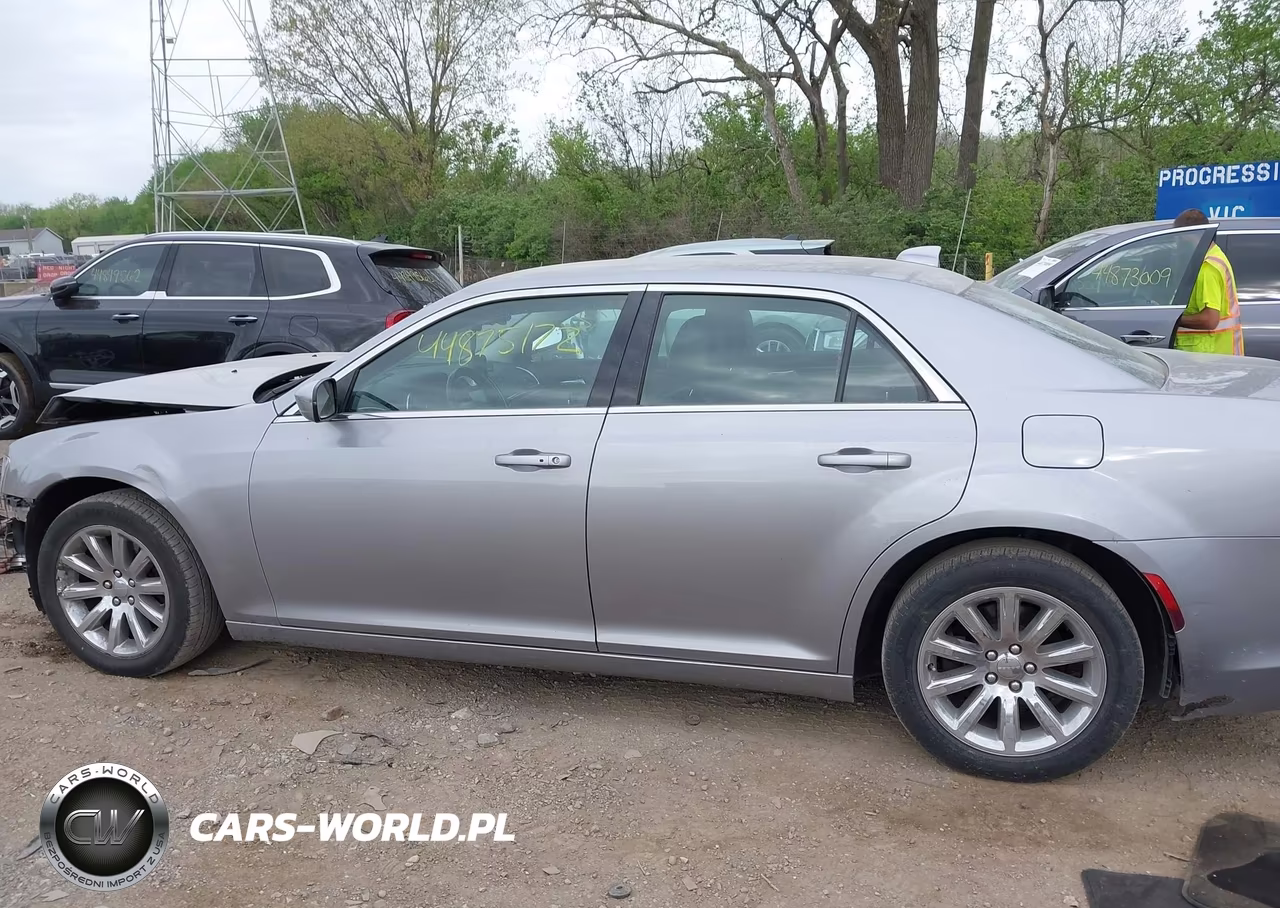 2015 Chrysler 300 Limited VIN:2C3CCAAG4FH756297 - 14