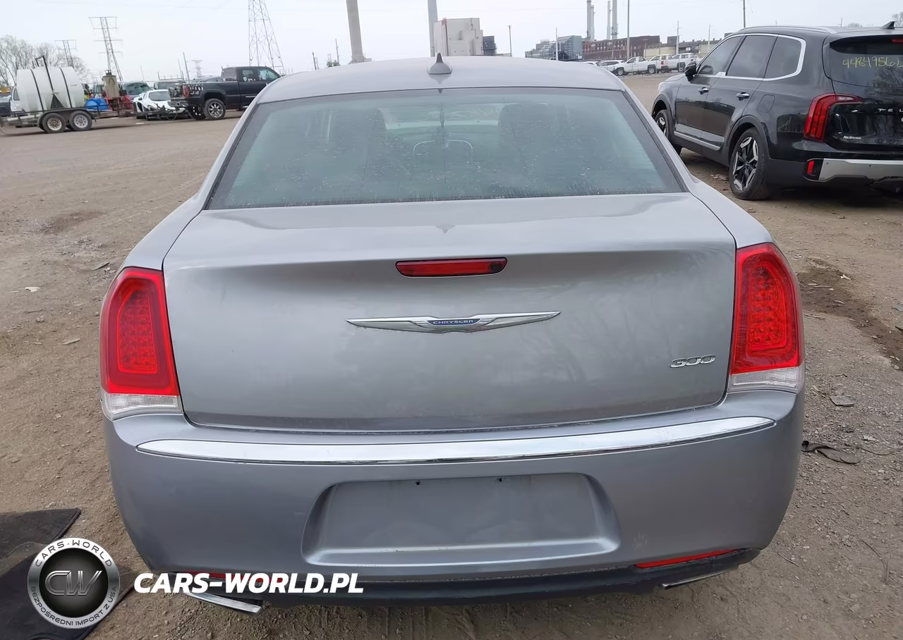 2015 Chrysler 300 Limited VIN:2C3CCAAG4FH756297 - 16