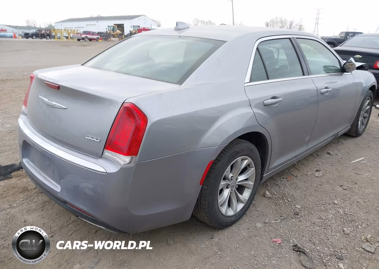 2015 Chrysler 300 Limited VIN:2C3CCAAG4FH756297 - 4
