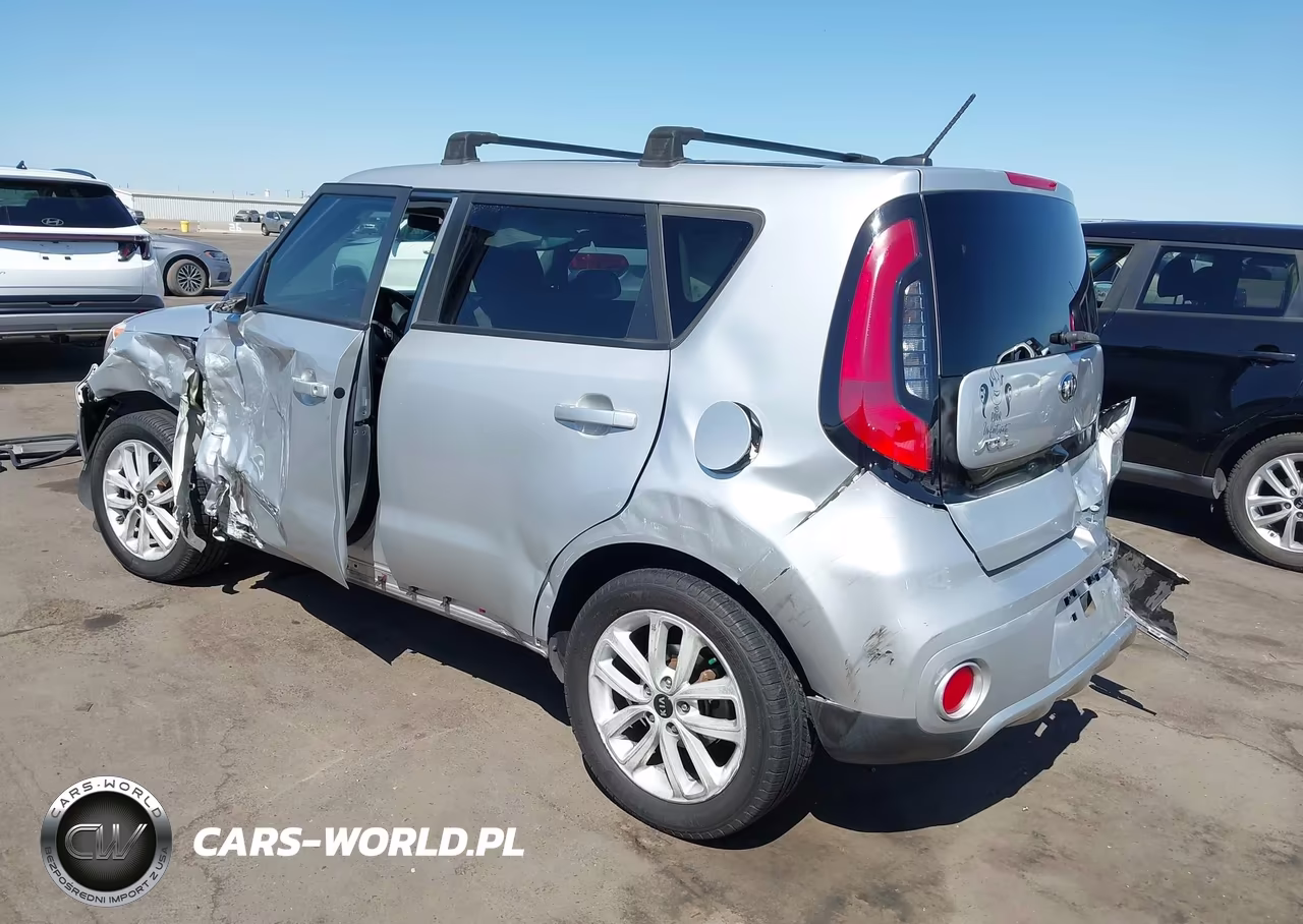 2018 Kia Soul + VIN:KNDJP3A52J7527946 - 3