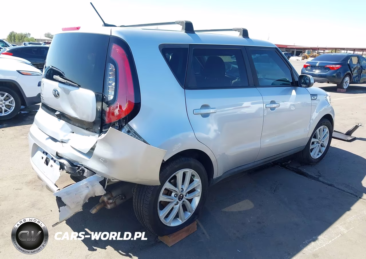 2018 Kia Soul + VIN:KNDJP3A52J7527946 - 4