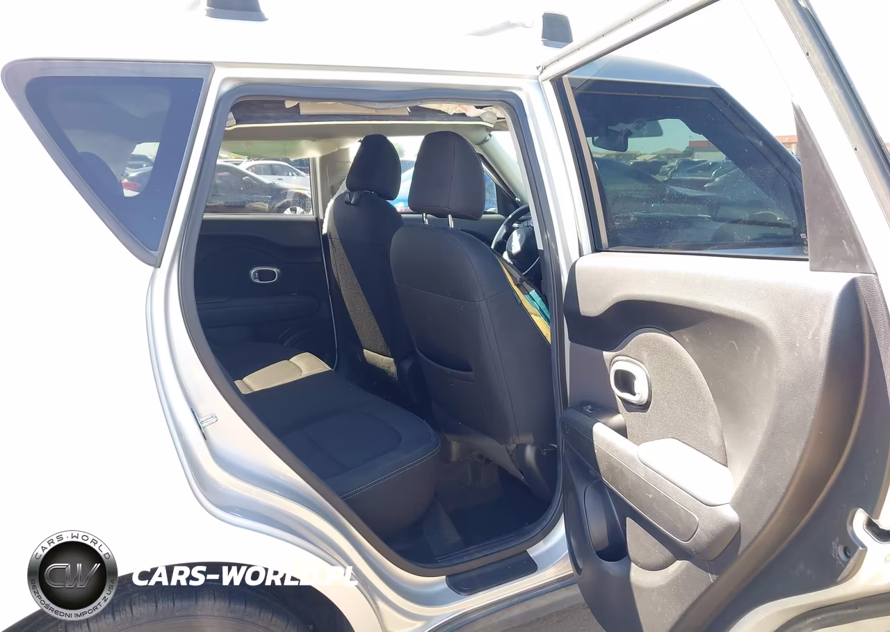 2018 Kia Soul + VIN:KNDJP3A52J7527946 - 8