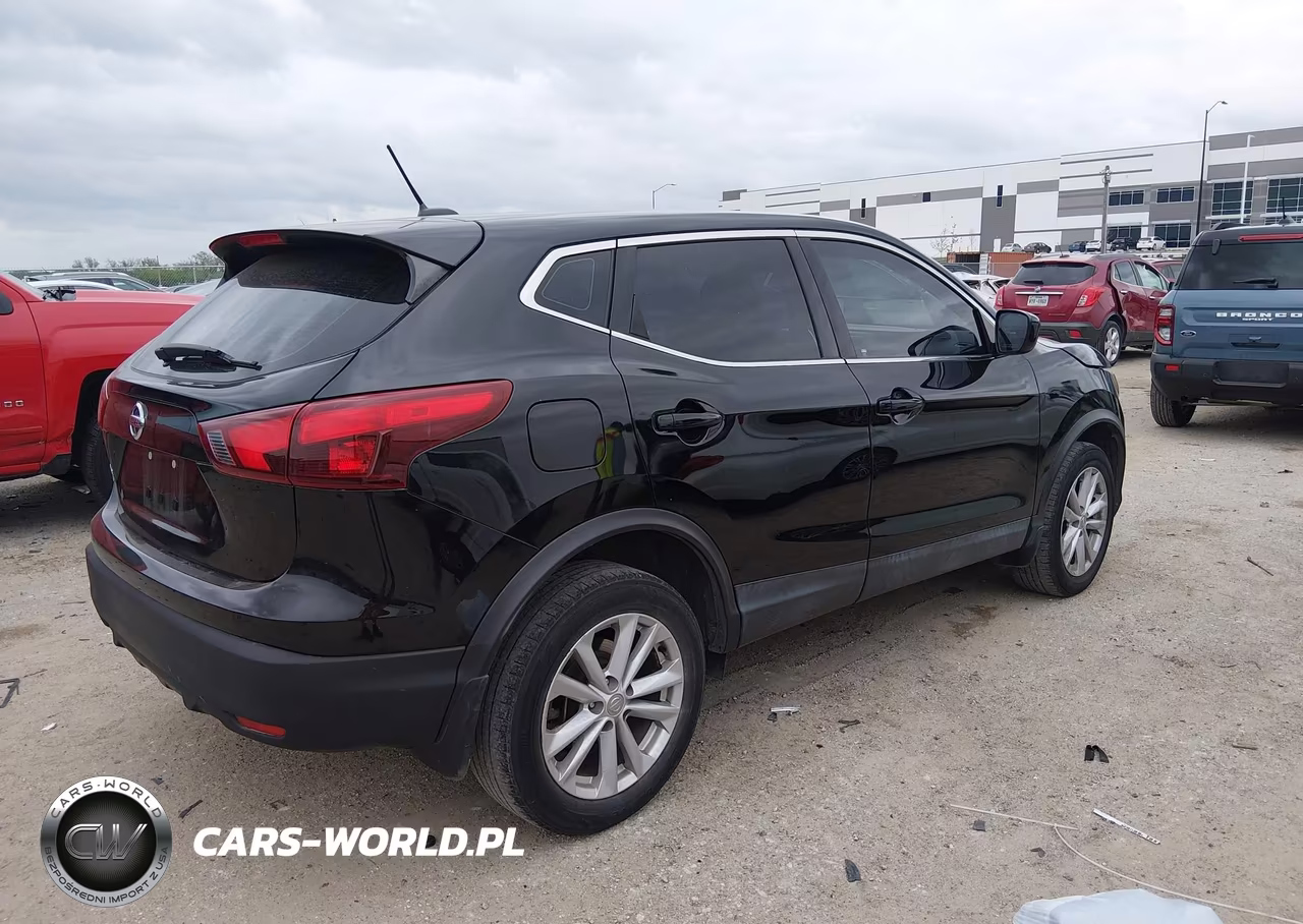 2018 Nissan Rogue Sport S VIN:JN1BJ1CP6JW165010 - 4