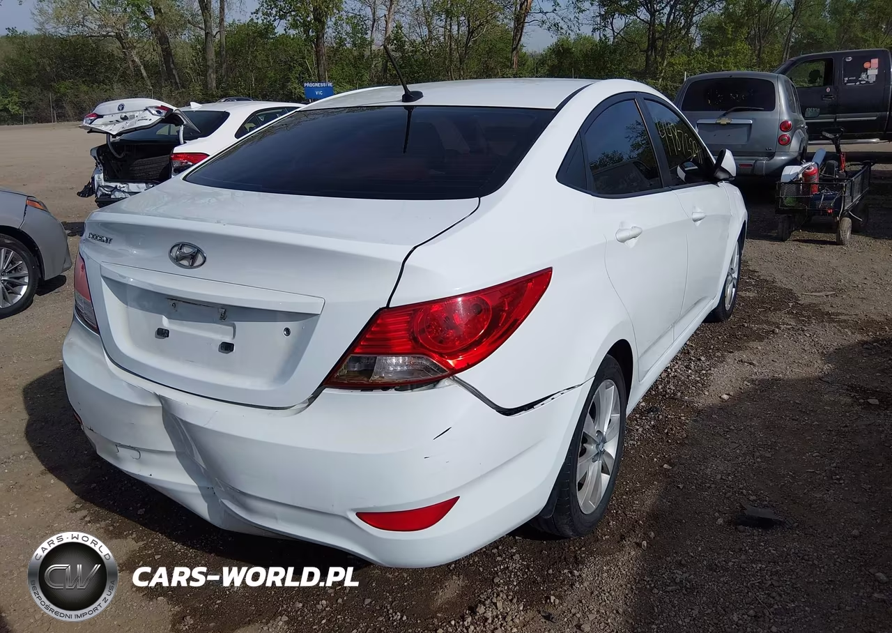 2013 Hyundai Accent Gls VIN:KMHCU4AE3DU303206 - 4