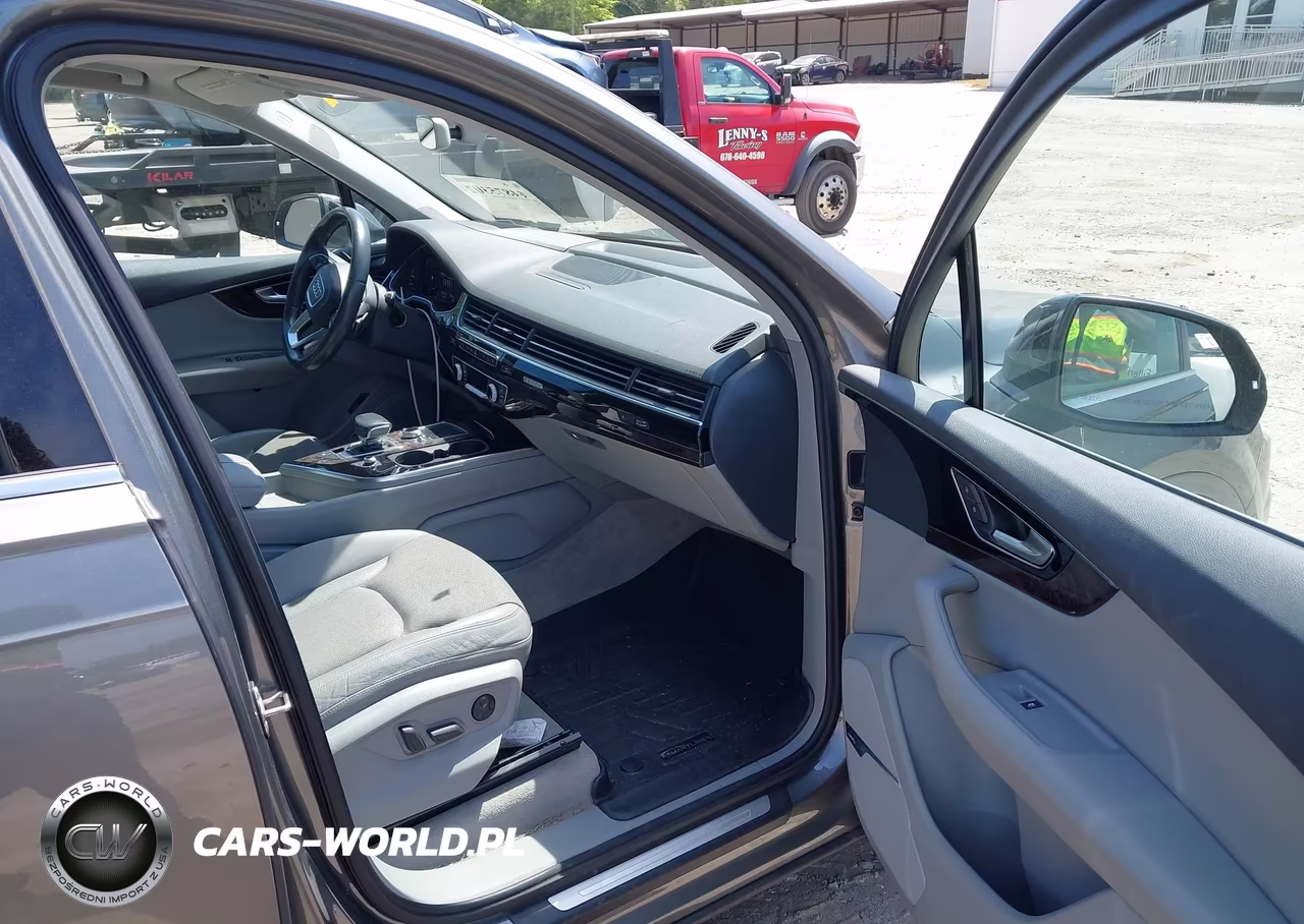 2017 Audi Q7 3.0T Premium VIN:WA1VAAF71HD007793 - 5