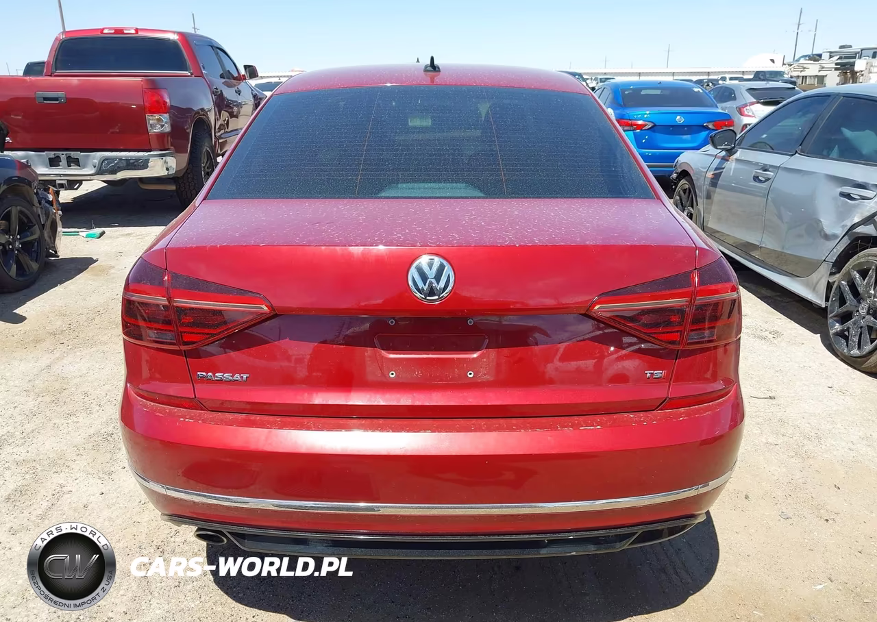 2018 Volkswagen Passat 2.0T R-Line-2.0T S VIN:1VWAA7A3XJC011233 - 17