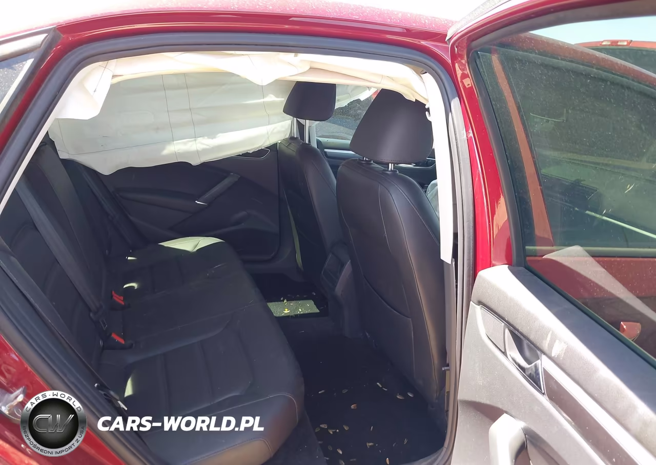 2018 Volkswagen Passat 2.0T R-Line-2.0T S VIN:1VWAA7A3XJC011233 - 8