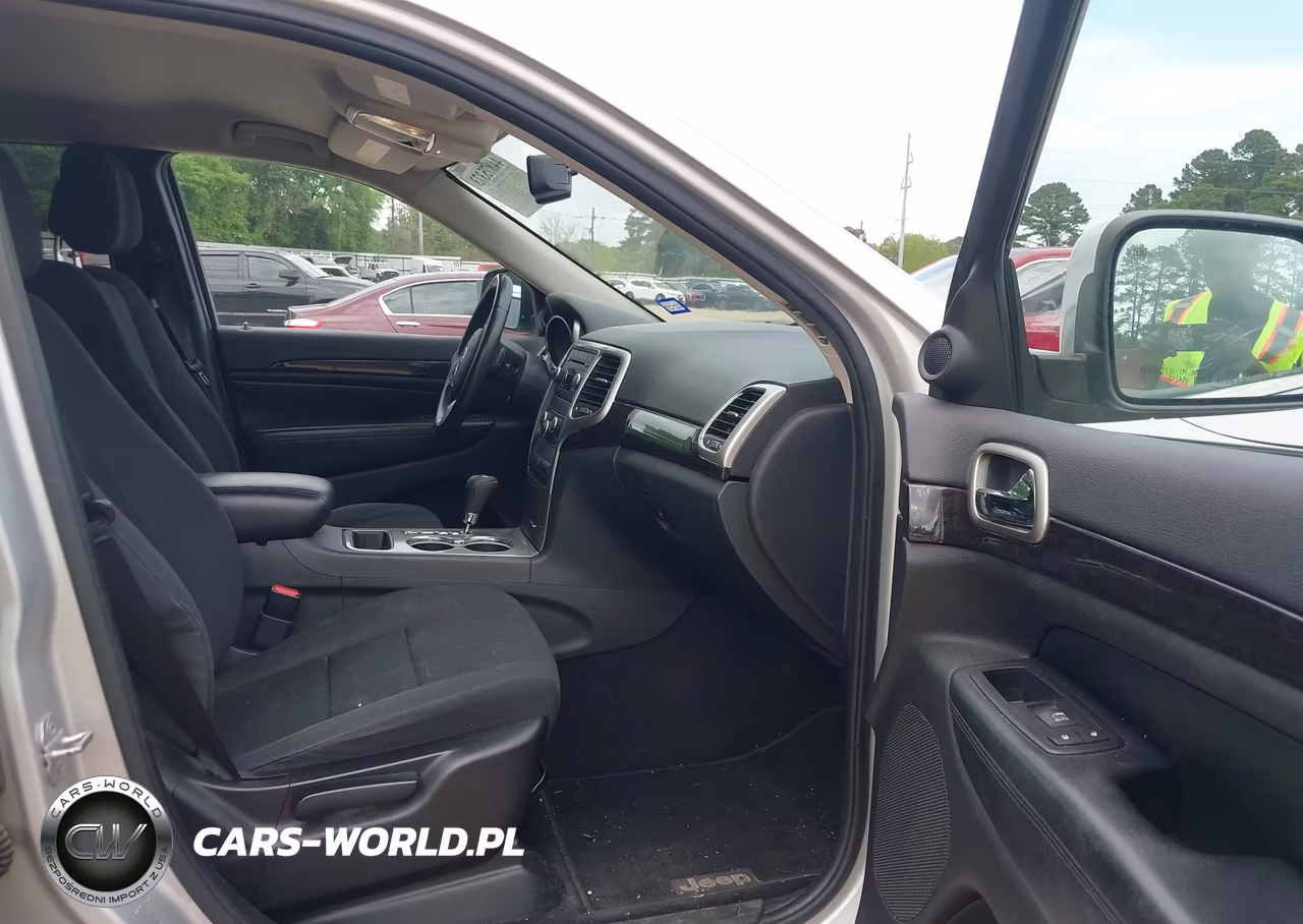 2012 Jeep Grand Cherokee Laredo VIN:1C4RJEAG2CC215329 - 5
