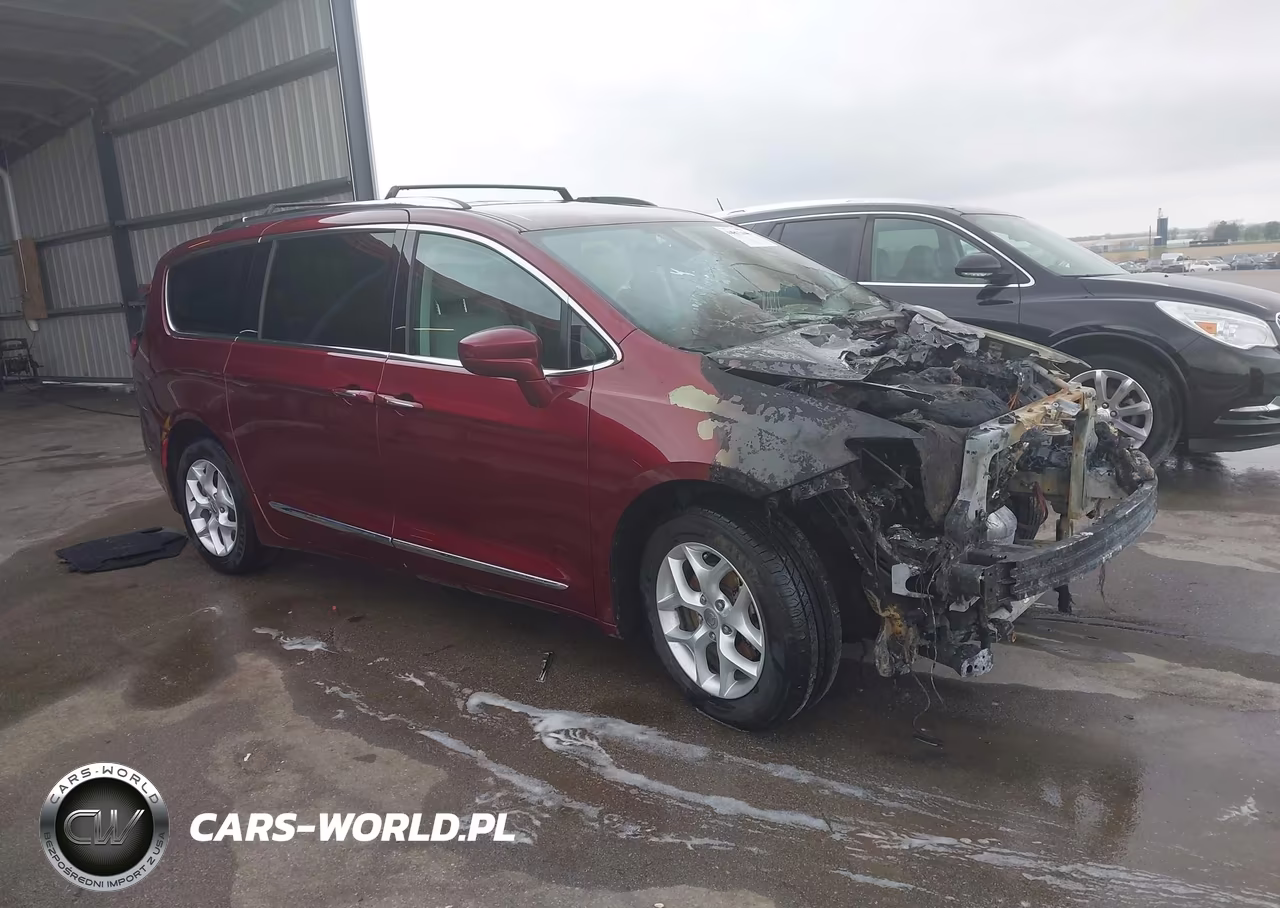 2017 Chrysler Pacifica Touring-L Plus