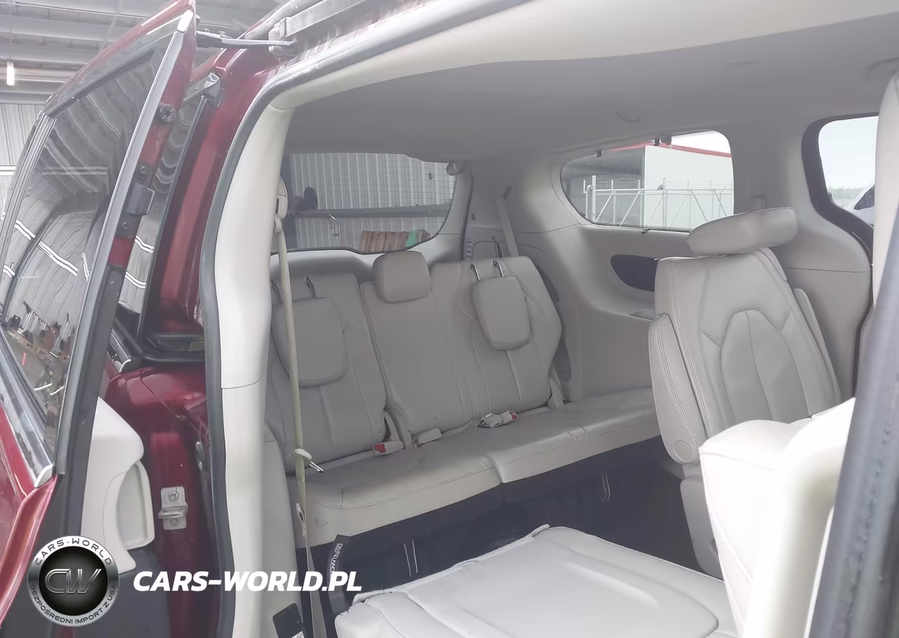 2017 Chrysler Pacifica Touring-L Plus VIN:2C4RC1EG5HR752840 - 12