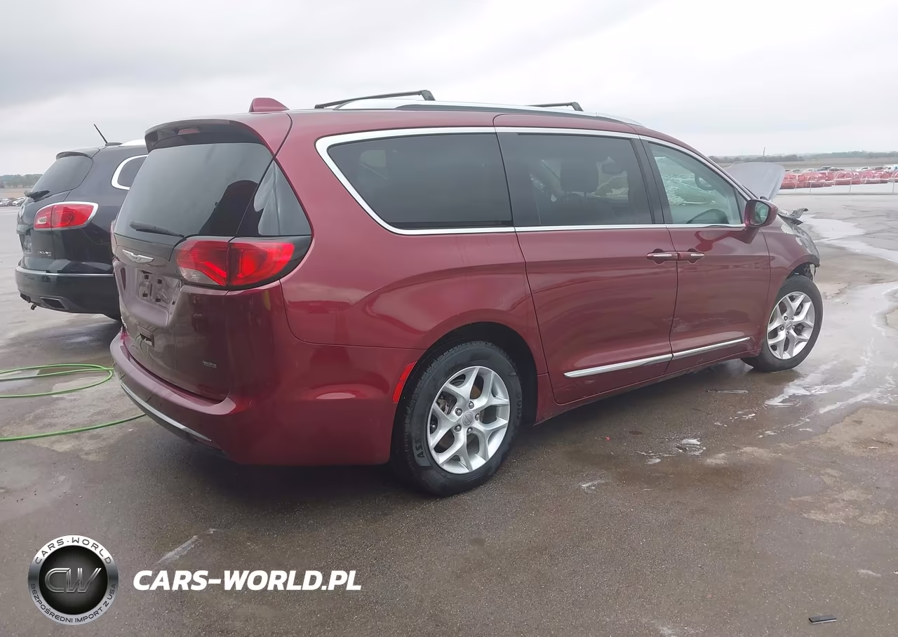 2017 Chrysler Pacifica Touring-L Plus VIN:2C4RC1EG5HR752840 - 4