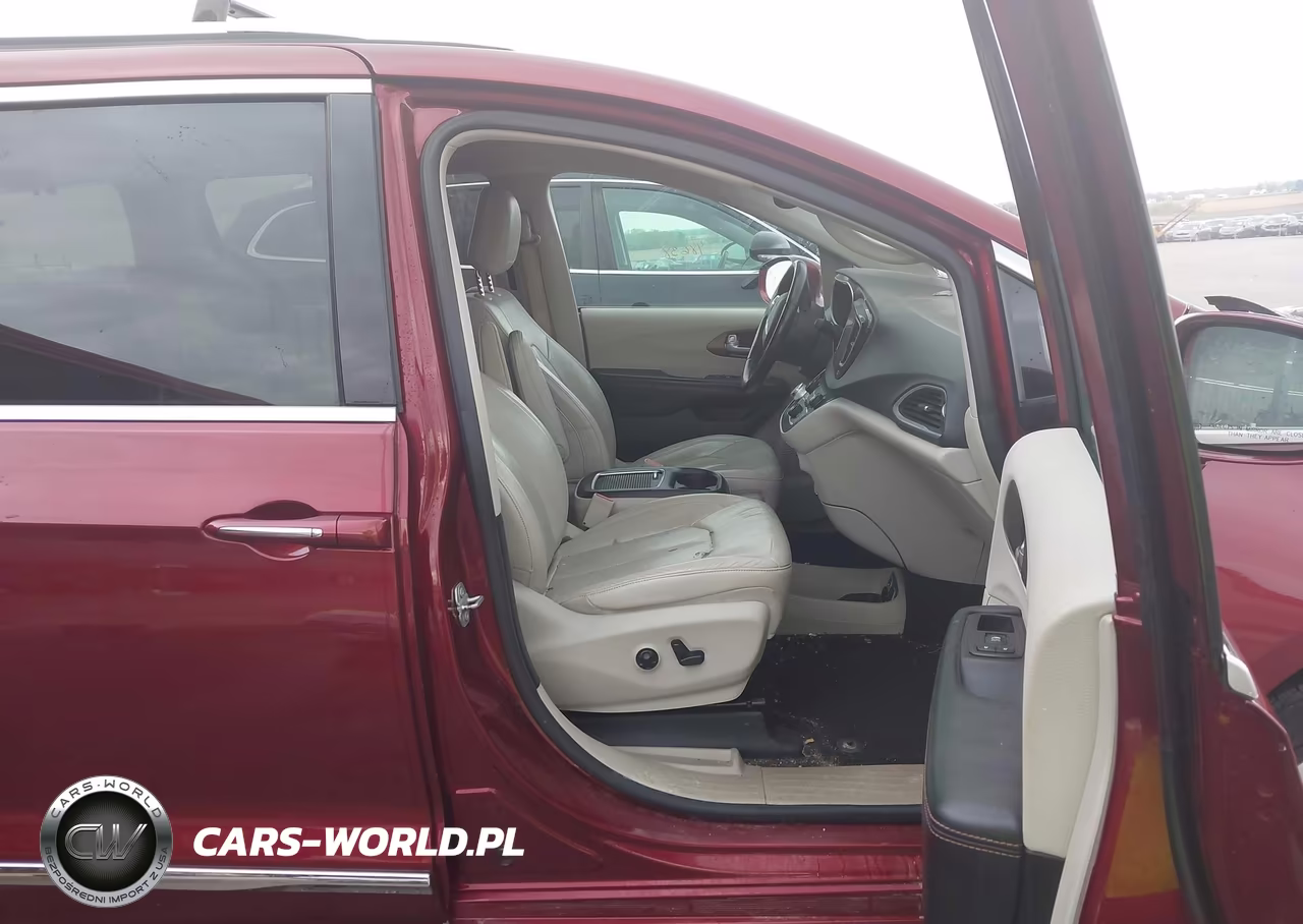 2017 Chrysler Pacifica Touring-L Plus VIN:2C4RC1EG5HR752840 - 5