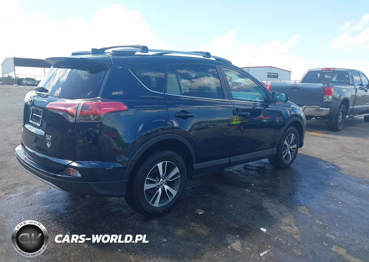 2018 Toyota Rav4 Xle VIN:2T3RFREV6JW836827 - 4
