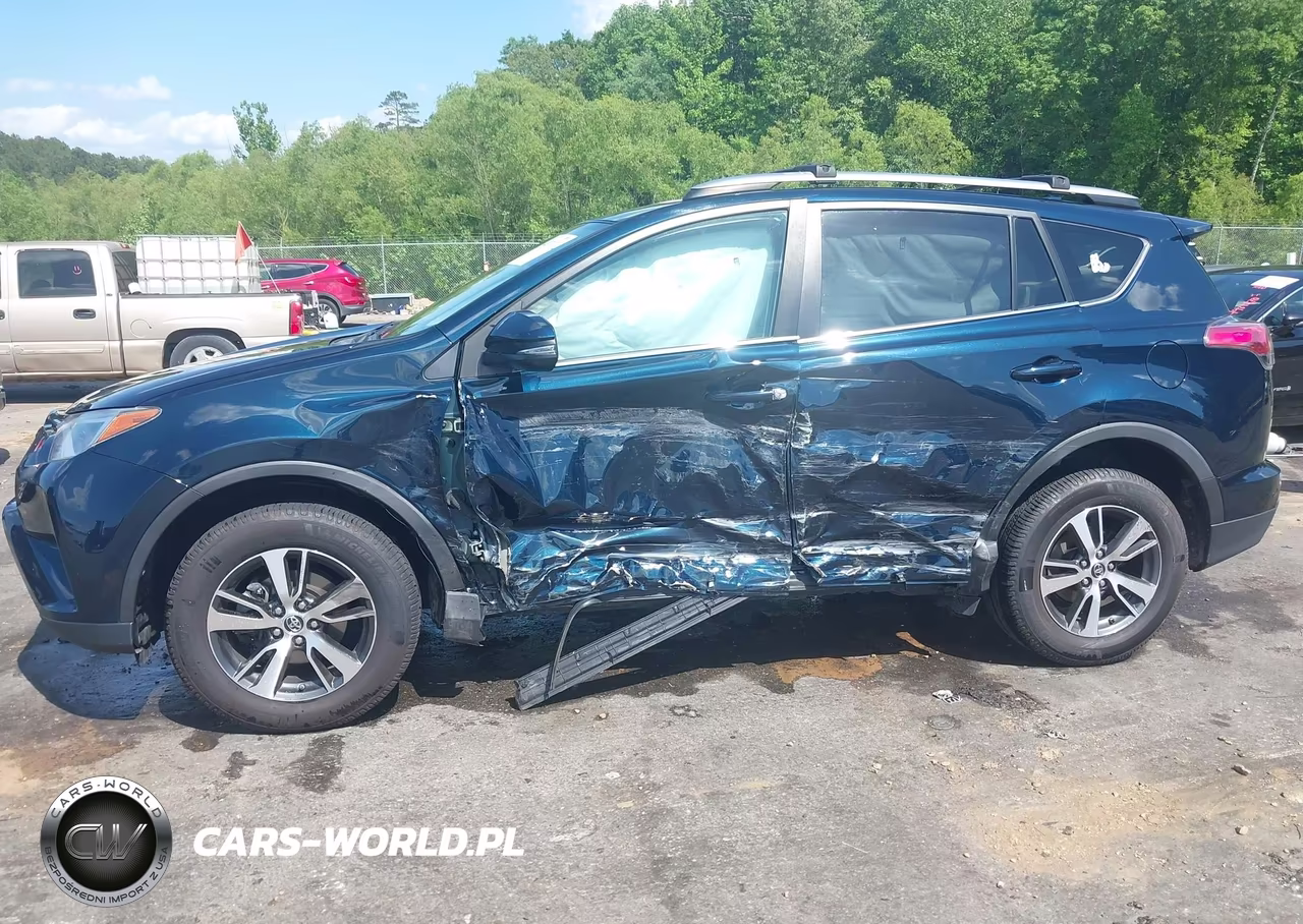 2018 Toyota Rav4 Xle VIN:2T3RFREV6JW836827 - 6