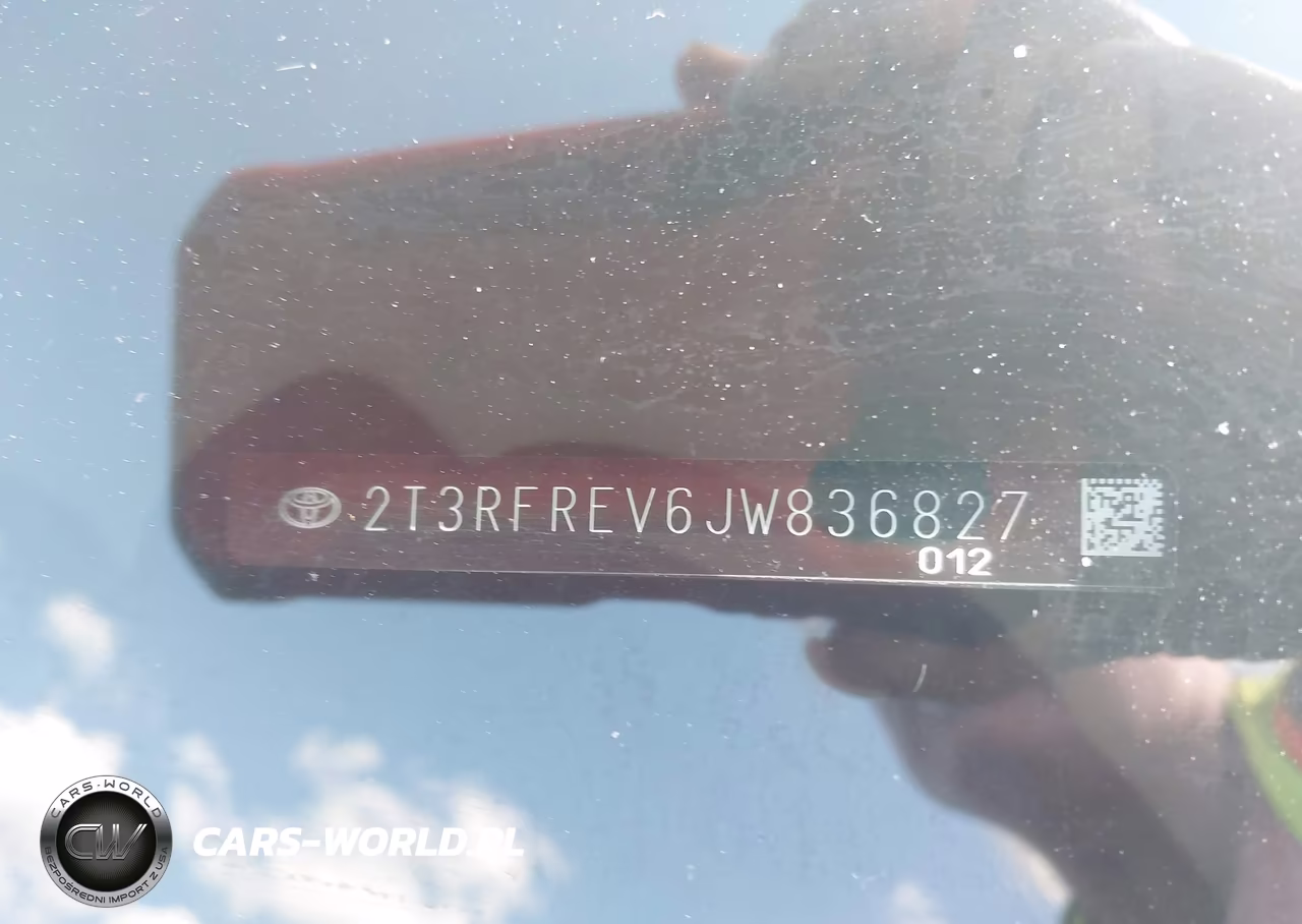 2018 Toyota Rav4 Xle VIN:2T3RFREV6JW836827 - 9