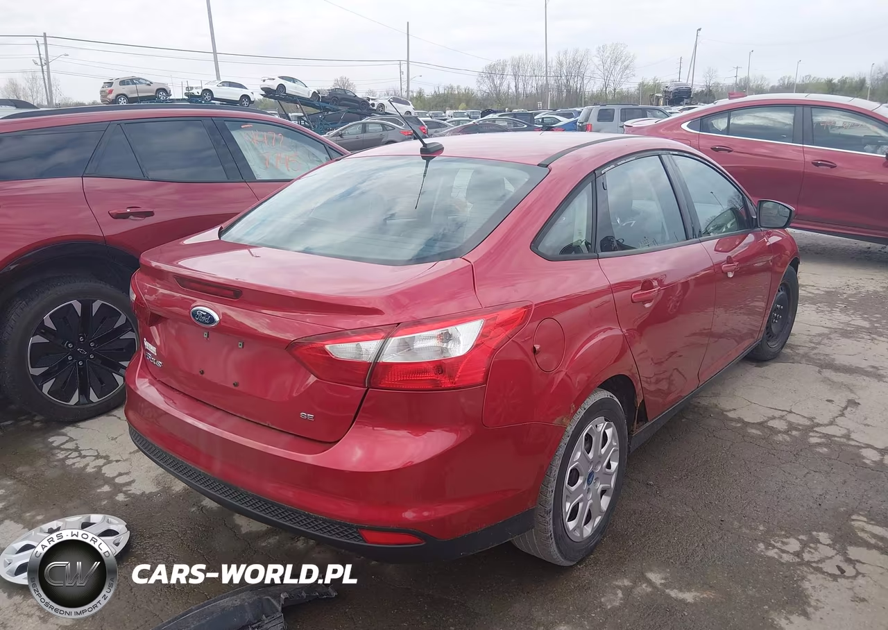 2012 Ford Focus Se VIN:1FAHP3F25CL213401 - 4
