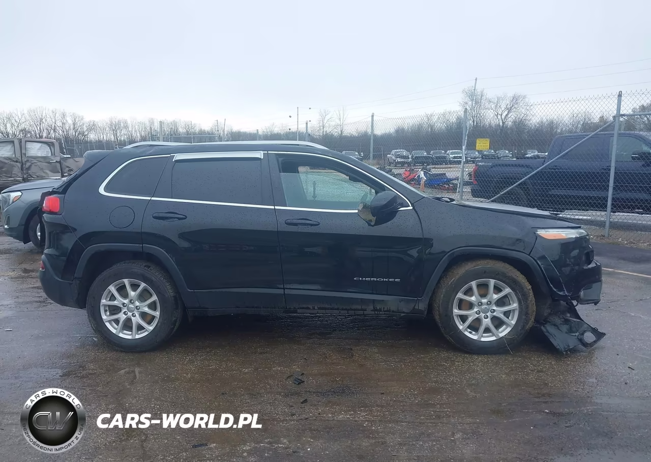 2017 Jeep Cherokee Latitude 4X4 VIN:1C4PJMCS2HW648237 - 14