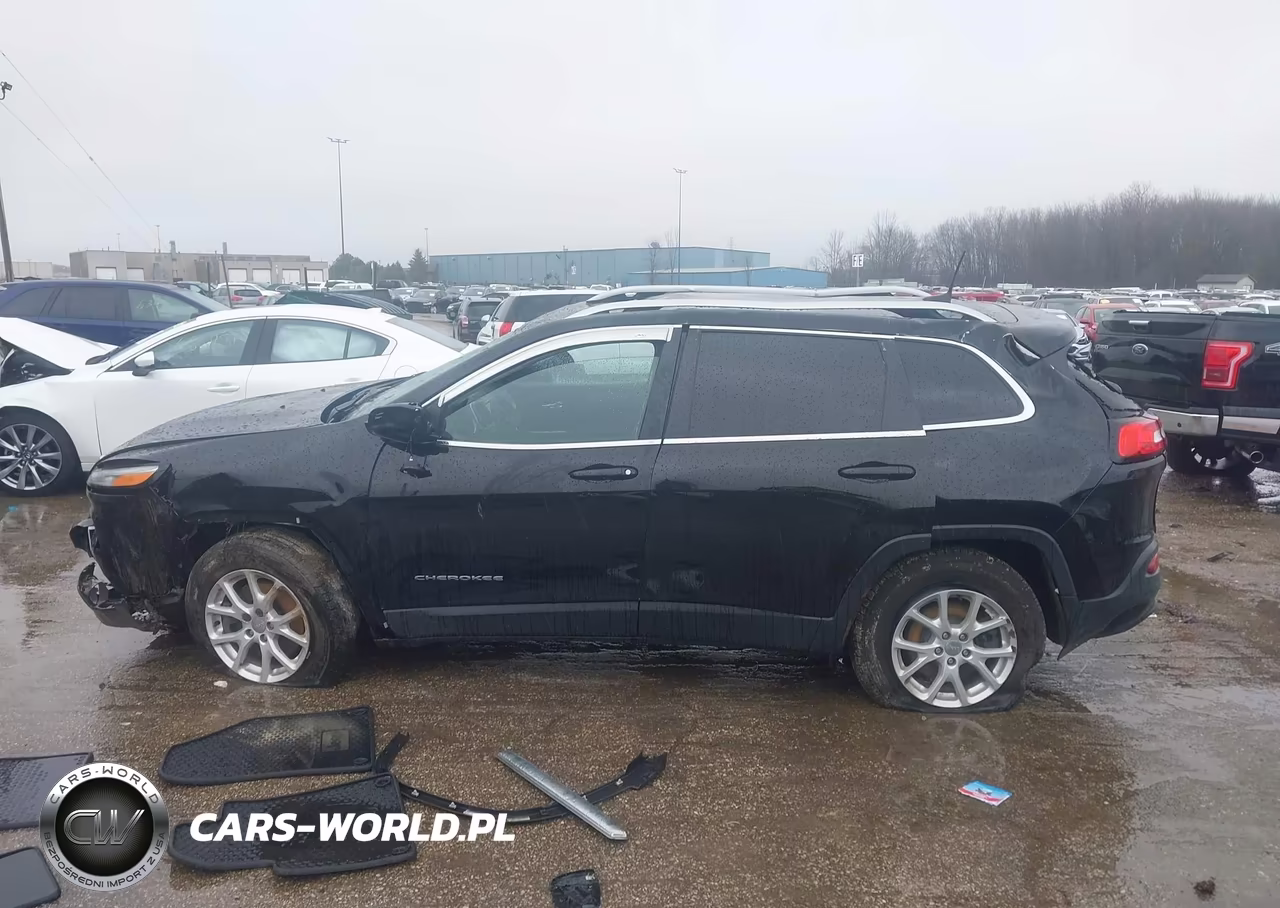 2017 Jeep Cherokee Latitude 4X4 VIN:1C4PJMCS2HW648237 - 15