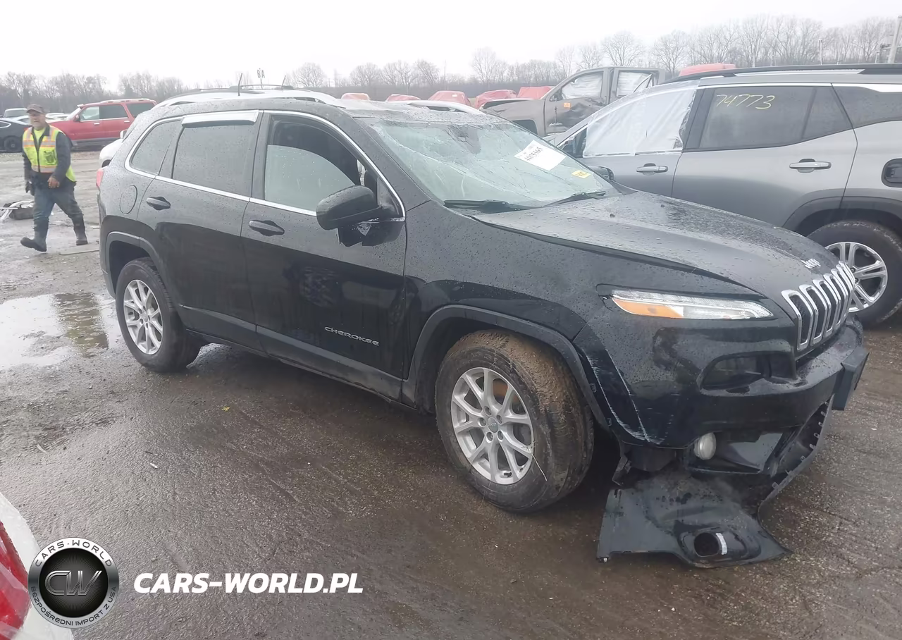 2017 Jeep Cherokee Latitude 4X4 VIN:1C4PJMCS2HW648237 - 3
