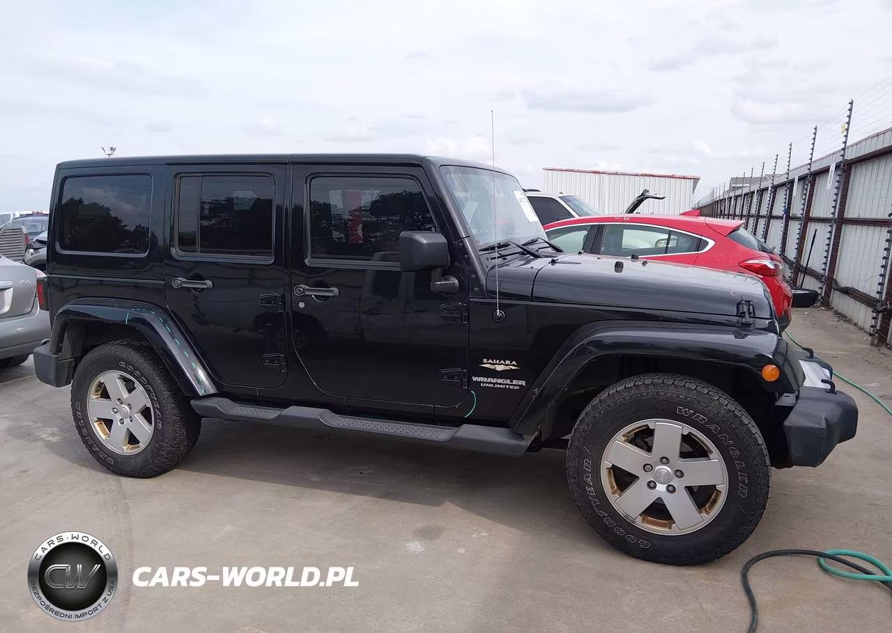2012 Jeep Wrangler Unlimited Sahara VIN:1C4HJWEG5CL184993 - 12