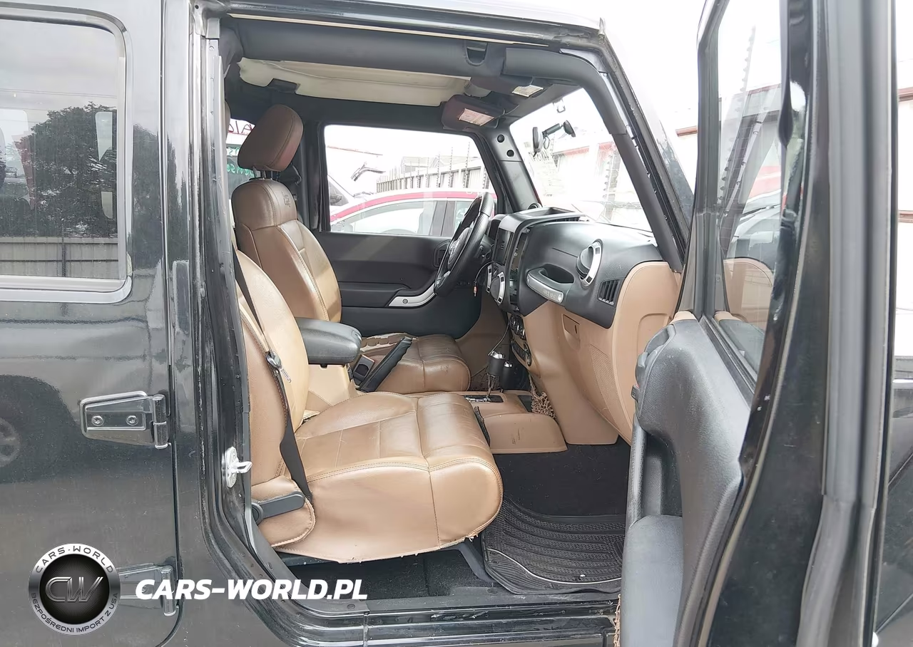 2012 Jeep Wrangler Unlimited Sahara VIN:1C4HJWEG5CL184993 - 5