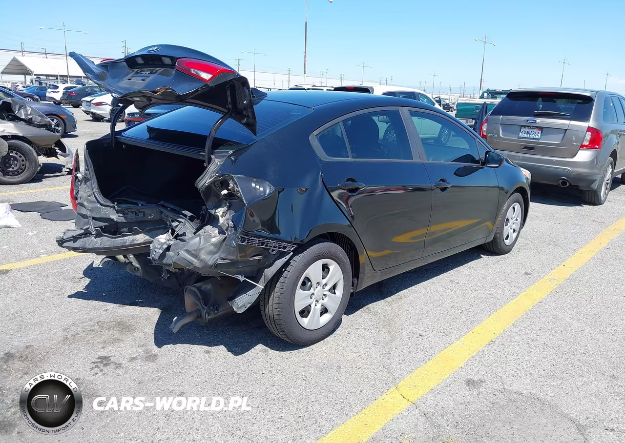 2017 Kia Forte Lx VIN:3KPFK4A7XHE043853 - 4