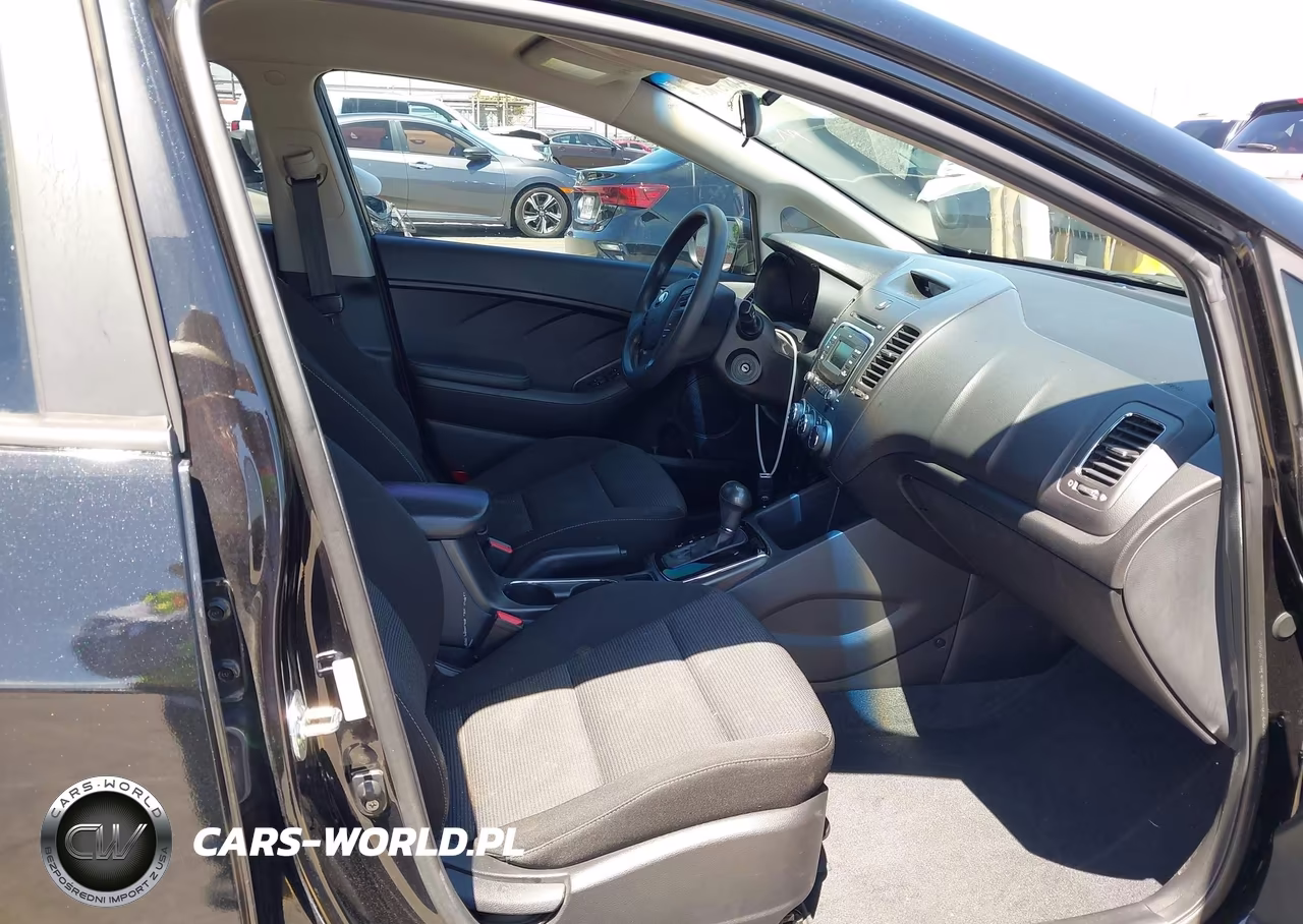 2017 Kia Forte Lx VIN:3KPFK4A7XHE043853 - 5