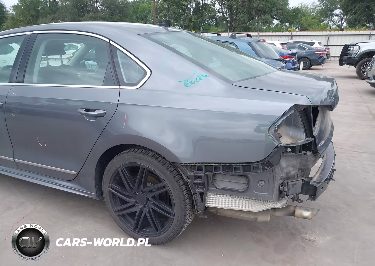 2017 Volkswagen Passat 1.8T R-Line VIN:1VWDT7A3XHC048803 - 18