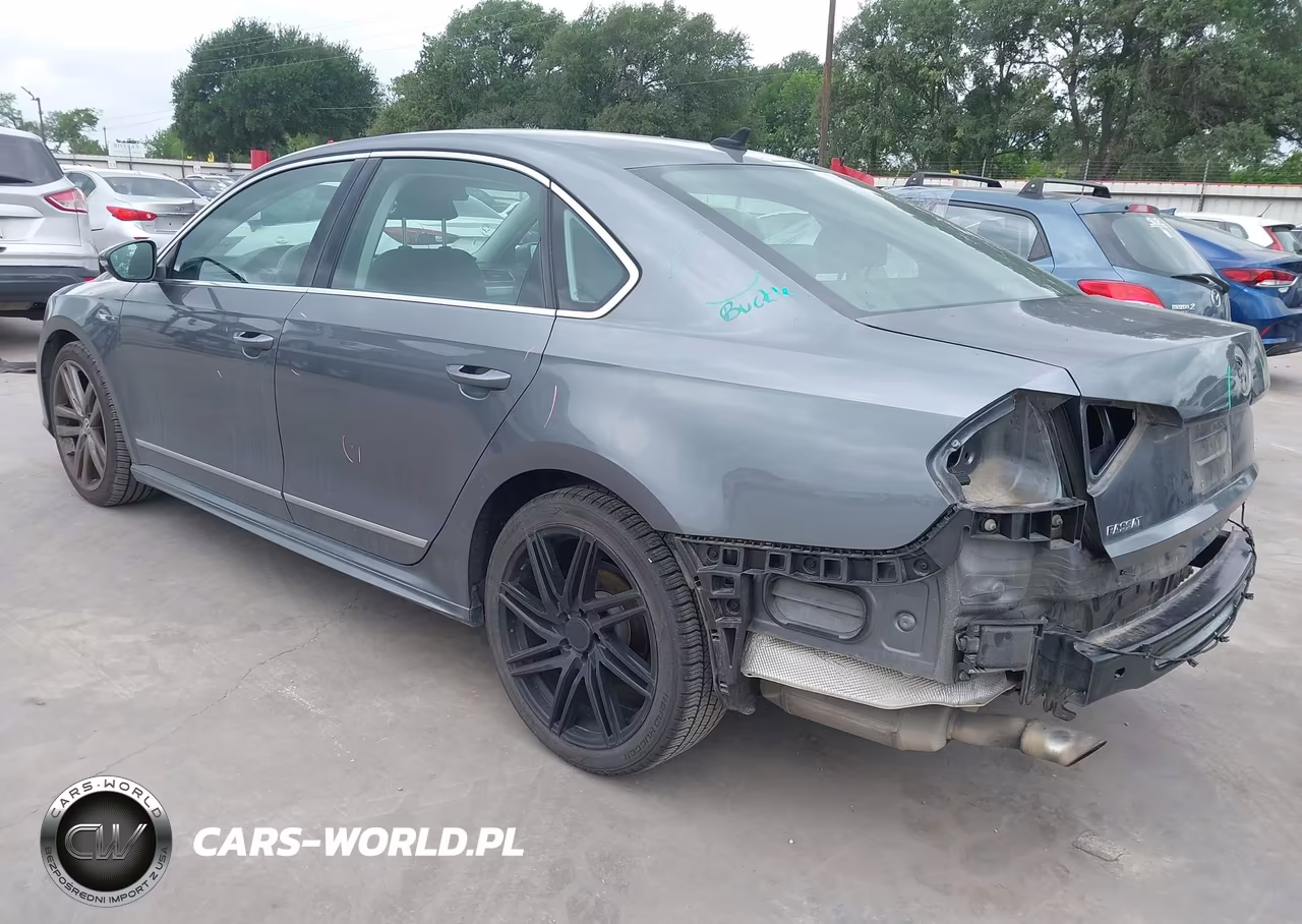 2017 Volkswagen Passat 1.8T R-Line VIN:1VWDT7A3XHC048803 - 3