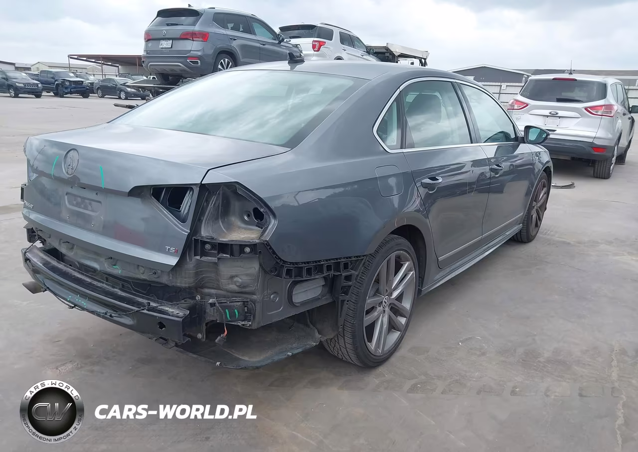 2017 Volkswagen Passat 1.8T R-Line VIN:1VWDT7A3XHC048803 - 4