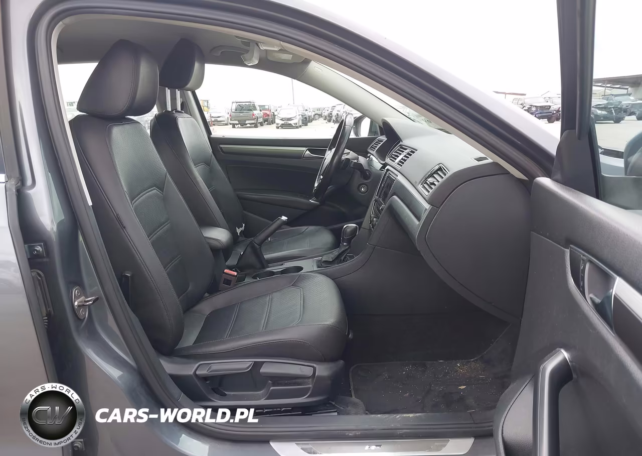 2017 Volkswagen Passat 1.8T R-Line VIN:1VWDT7A3XHC048803 - 5