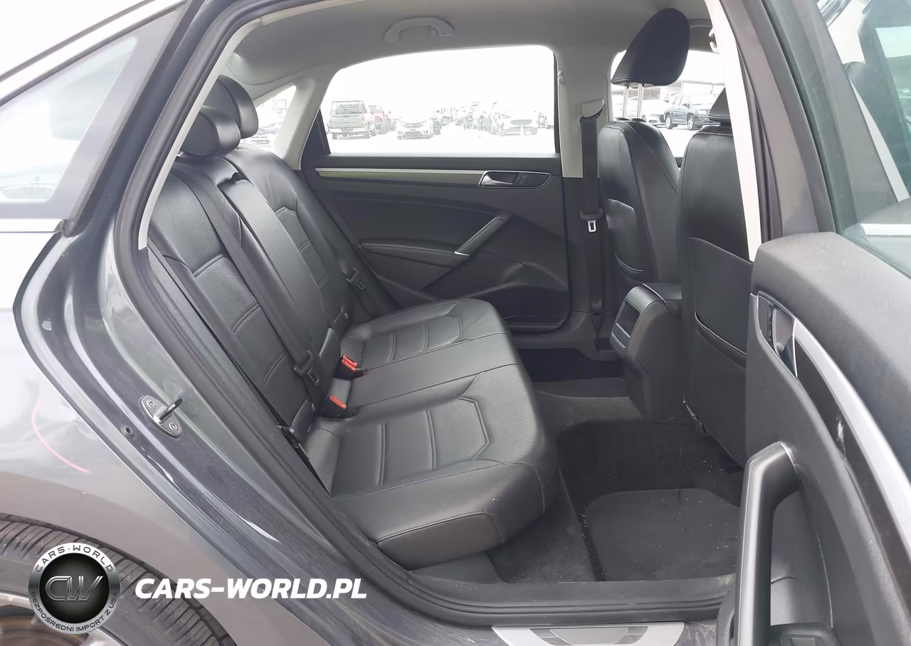 2017 Volkswagen Passat 1.8T R-Line VIN:1VWDT7A3XHC048803 - 8