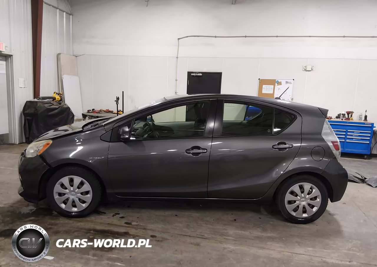 2013 Toyota Prius C Two VIN:JTDKDTB32D1032275 - 15