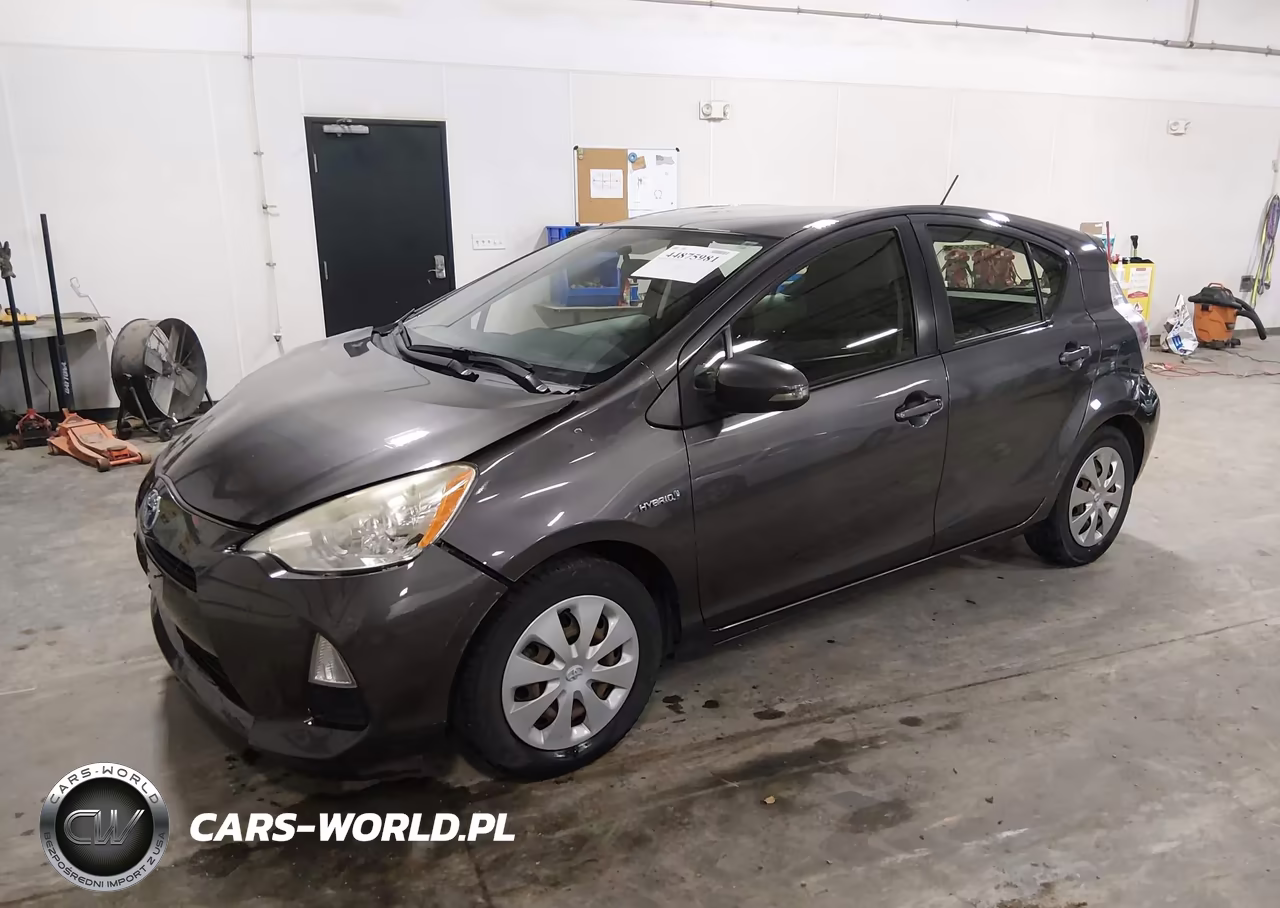 2013 Toyota Prius C Two VIN:JTDKDTB32D1032275 - 2