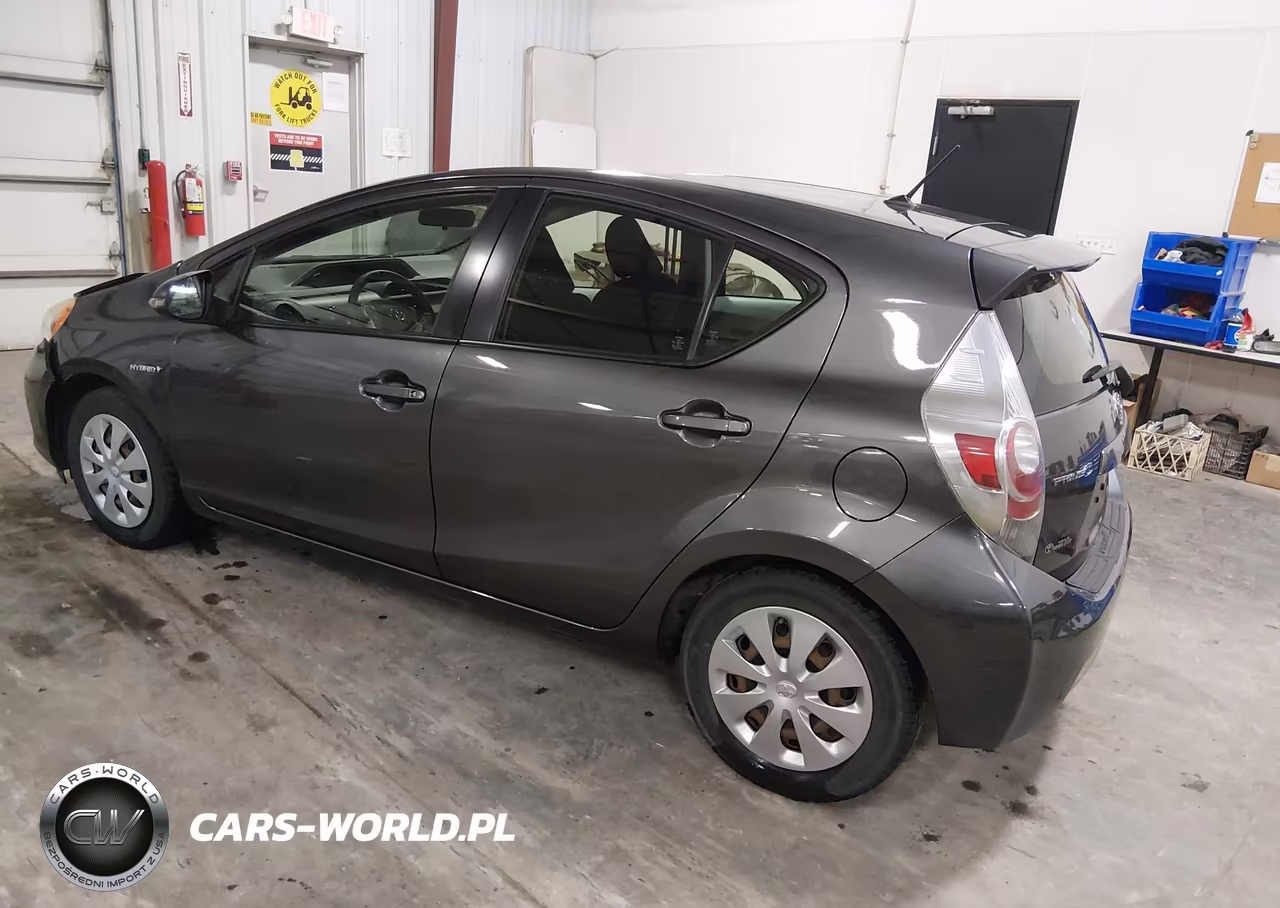 2013 Toyota Prius C Two VIN:JTDKDTB32D1032275 - 3