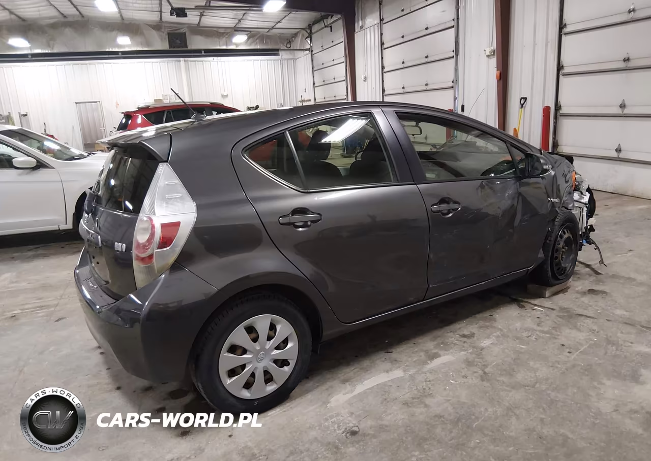 2013 Toyota Prius C Two VIN:JTDKDTB32D1032275 - 4