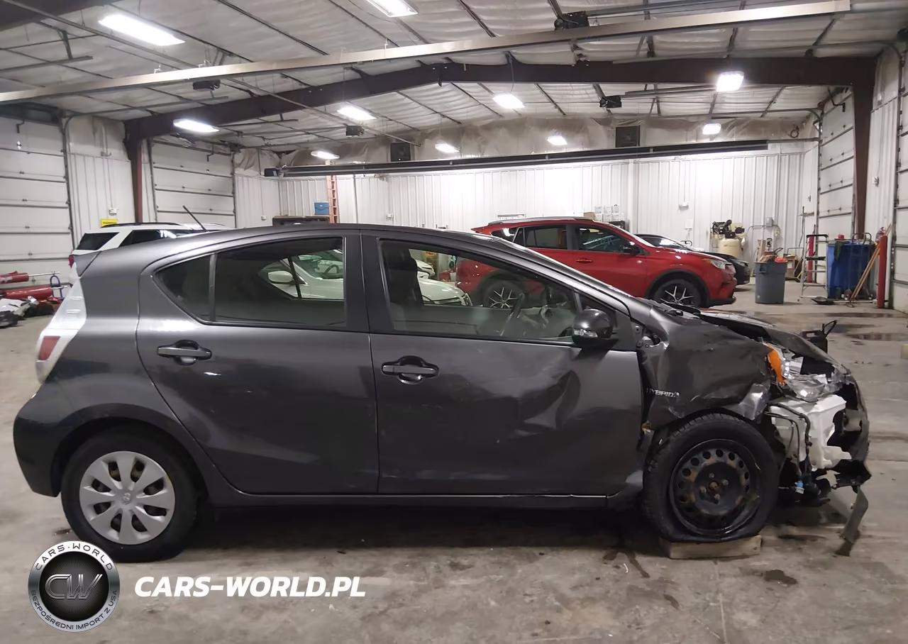 2013 Toyota Prius C Two VIN:JTDKDTB32D1032275 - 6