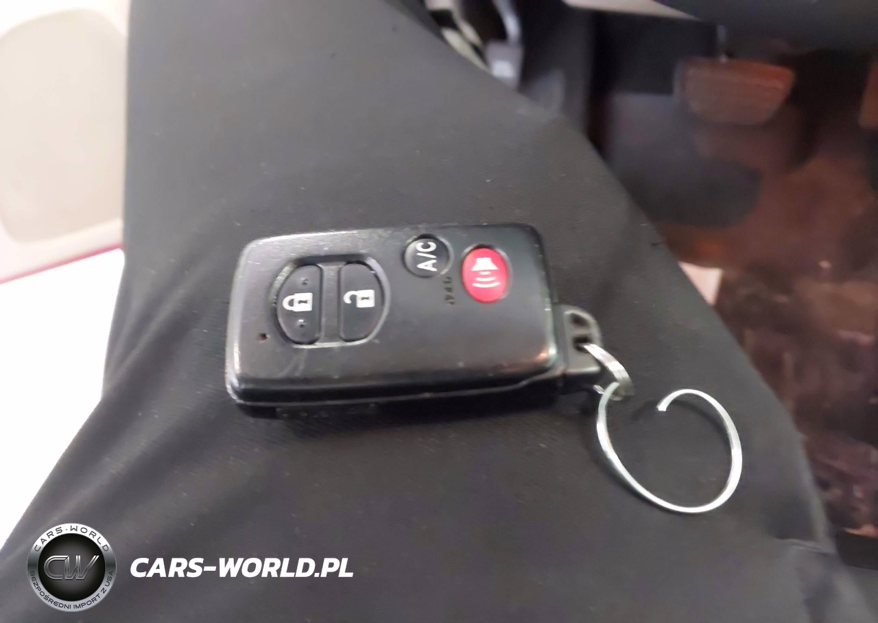 2013 Toyota Prius Three VIN:JTDKN3DU9D5614174 - 11