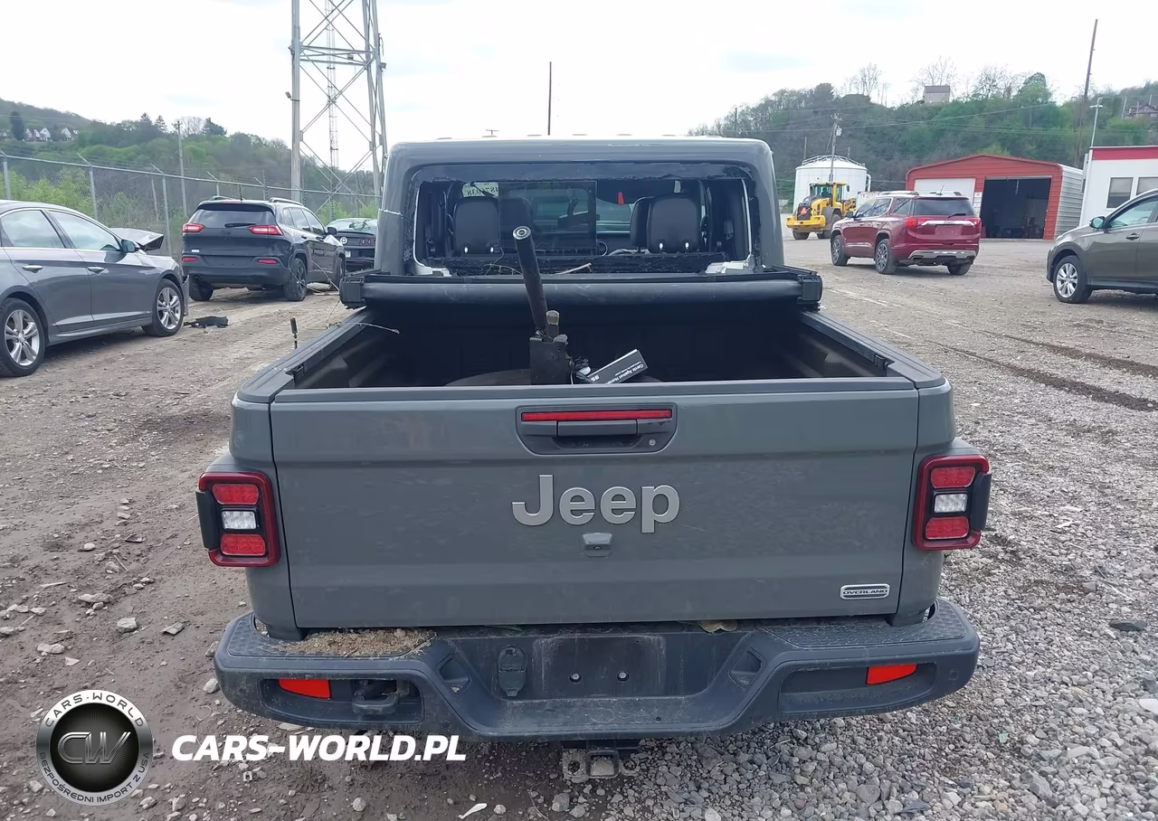 2020 Jeep Gladiator Overland 4X4 VIN:1C6HJTFG3LL173026 - 17