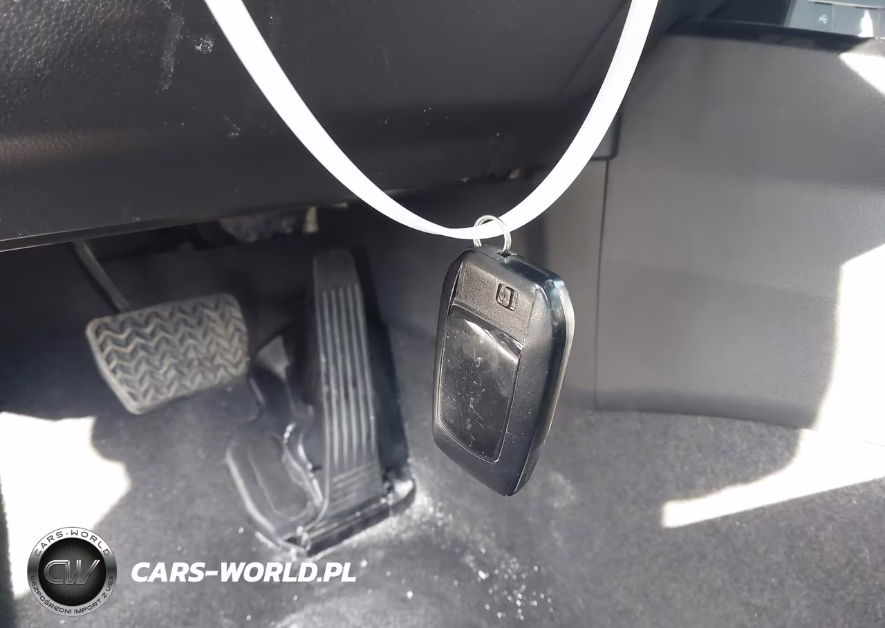 2024 Toyota Prius Le VIN:JTDACAAU3R3020547 - 11