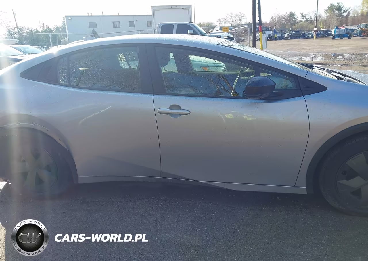 2024 Toyota Prius Le VIN:JTDACAAU3R3020547 - 13