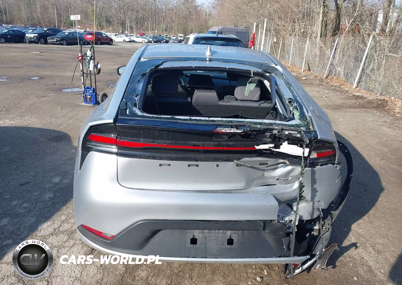 2024 Toyota Prius Le VIN:JTDACAAU3R3020547 - 16