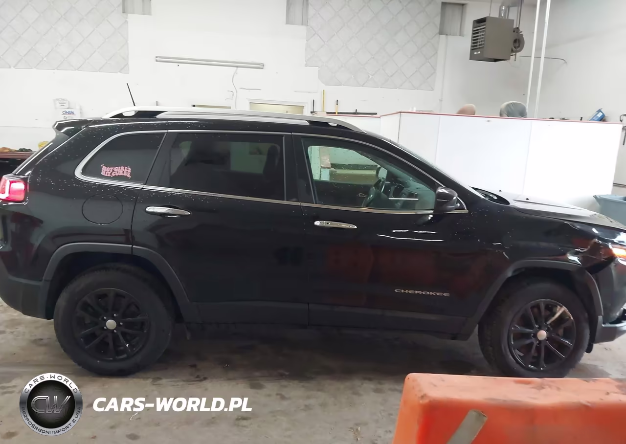 2019 Jeep Cherokee Latitude Plus 4X4 VIN:1C4PJMLN8KD146989 - 13