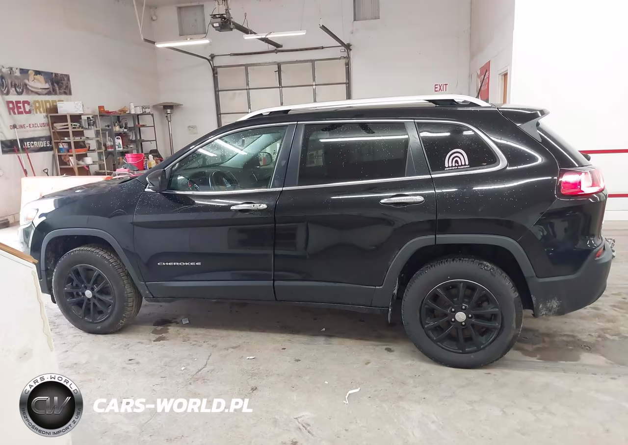 2019 Jeep Cherokee Latitude Plus 4X4 VIN:1C4PJMLN8KD146989 - 14