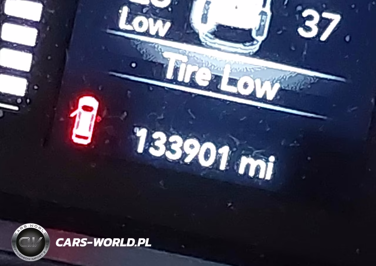 2019 Jeep Cherokee Latitude Plus 4X4 VIN:1C4PJMLN8KD146989 - 15
